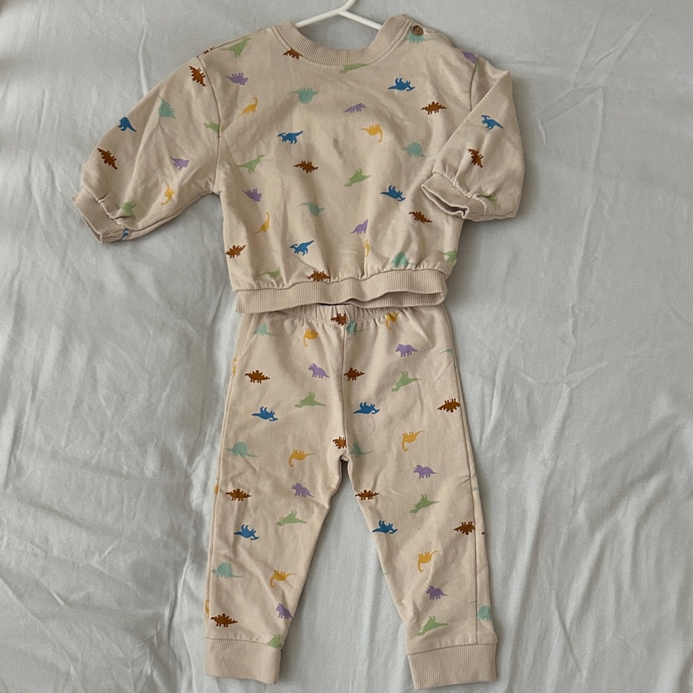 Cat & Jack Dinosaur Print Kids Pajama Set - Beige18M